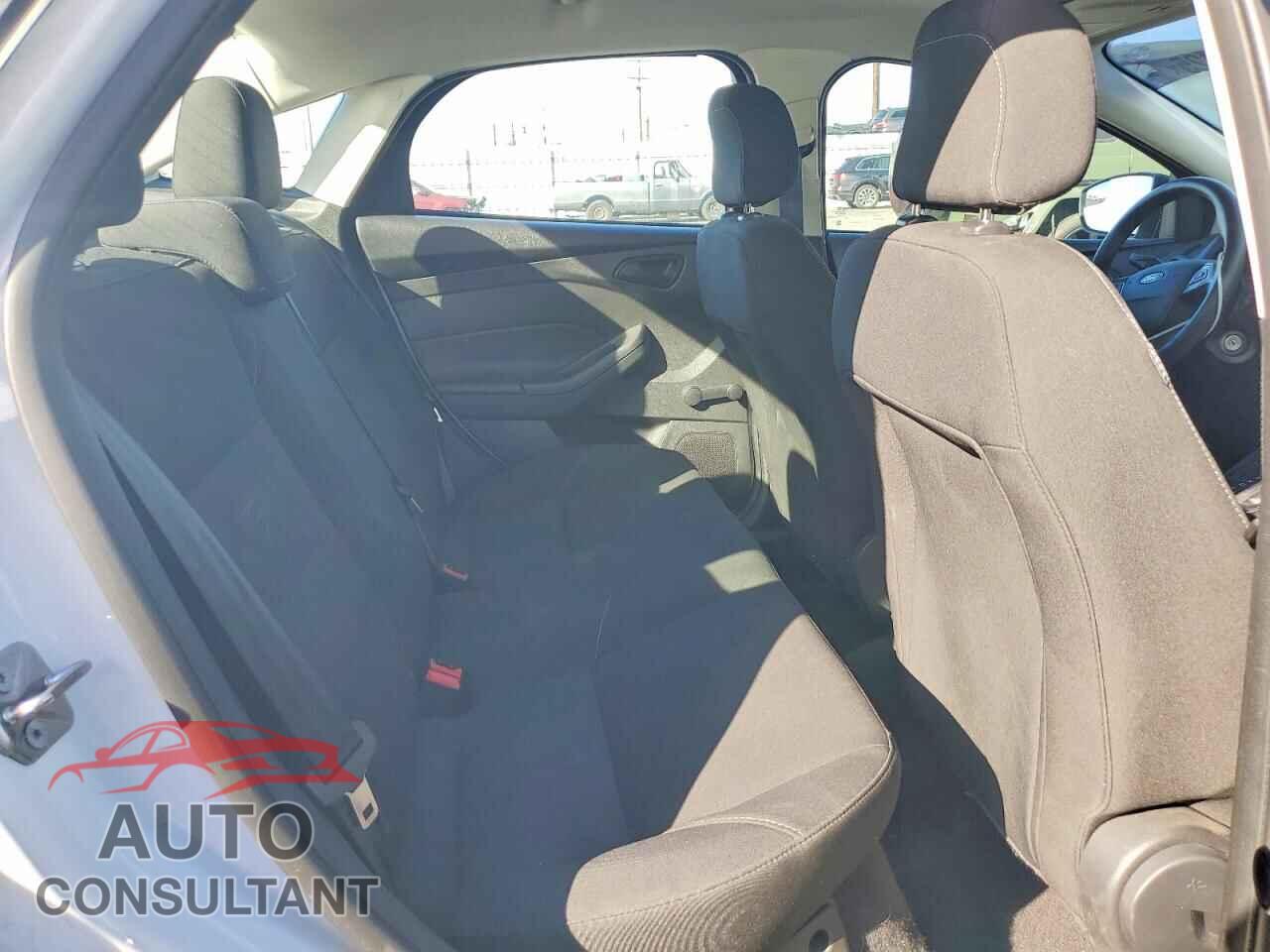 FORD FOCUS 2017 - 1FADP3E23HL230902