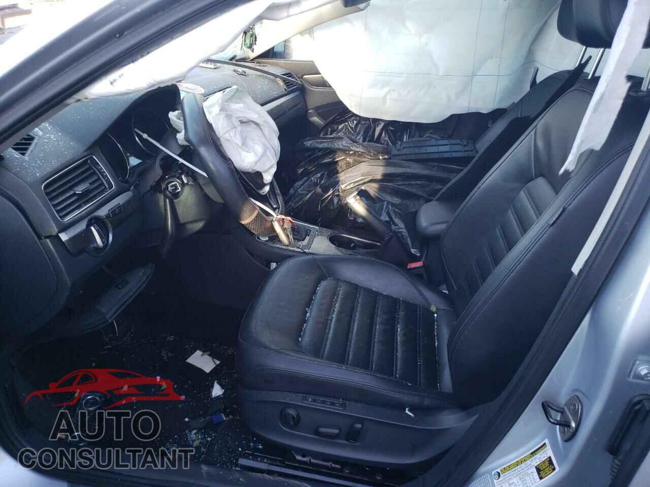 VOLKSWAGEN PASSAT 2017 - 1VWCT7A31HC018956