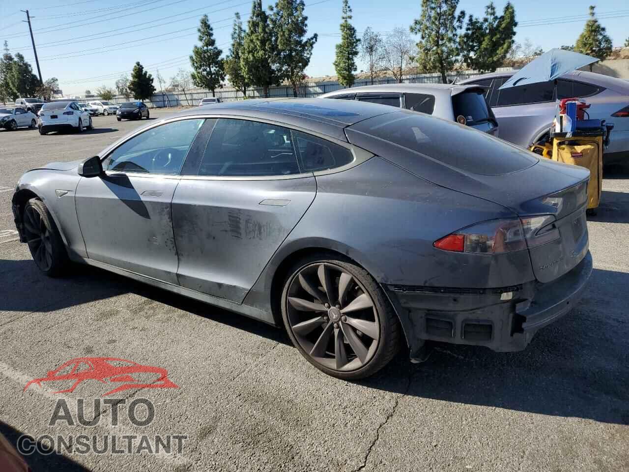 TESLA MODEL S 2015 - 5YJSA1E22FF120107