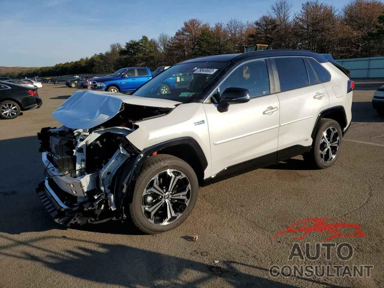 TOYOTA RAV4 2023 - JTMEB3FV2PD143491