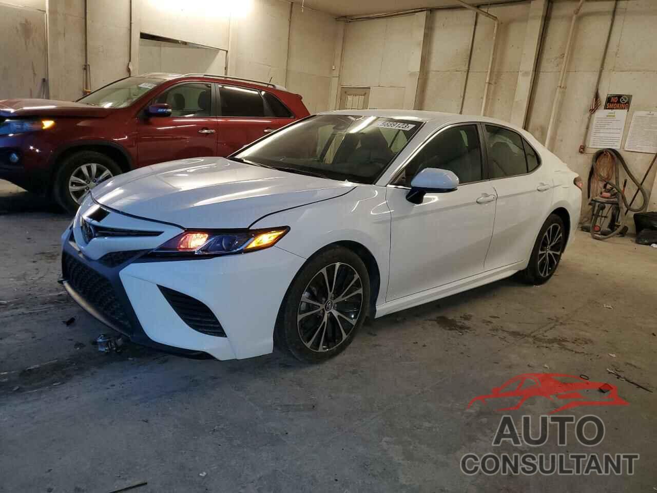 TOYOTA CAMRY 2018 - 4T1B11HK1JU093621