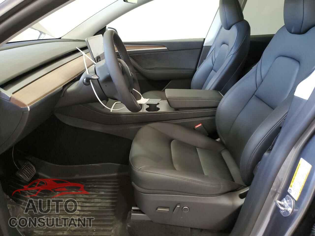TESLA MODEL Y 2024 - 7SAYGDEE6RF197767