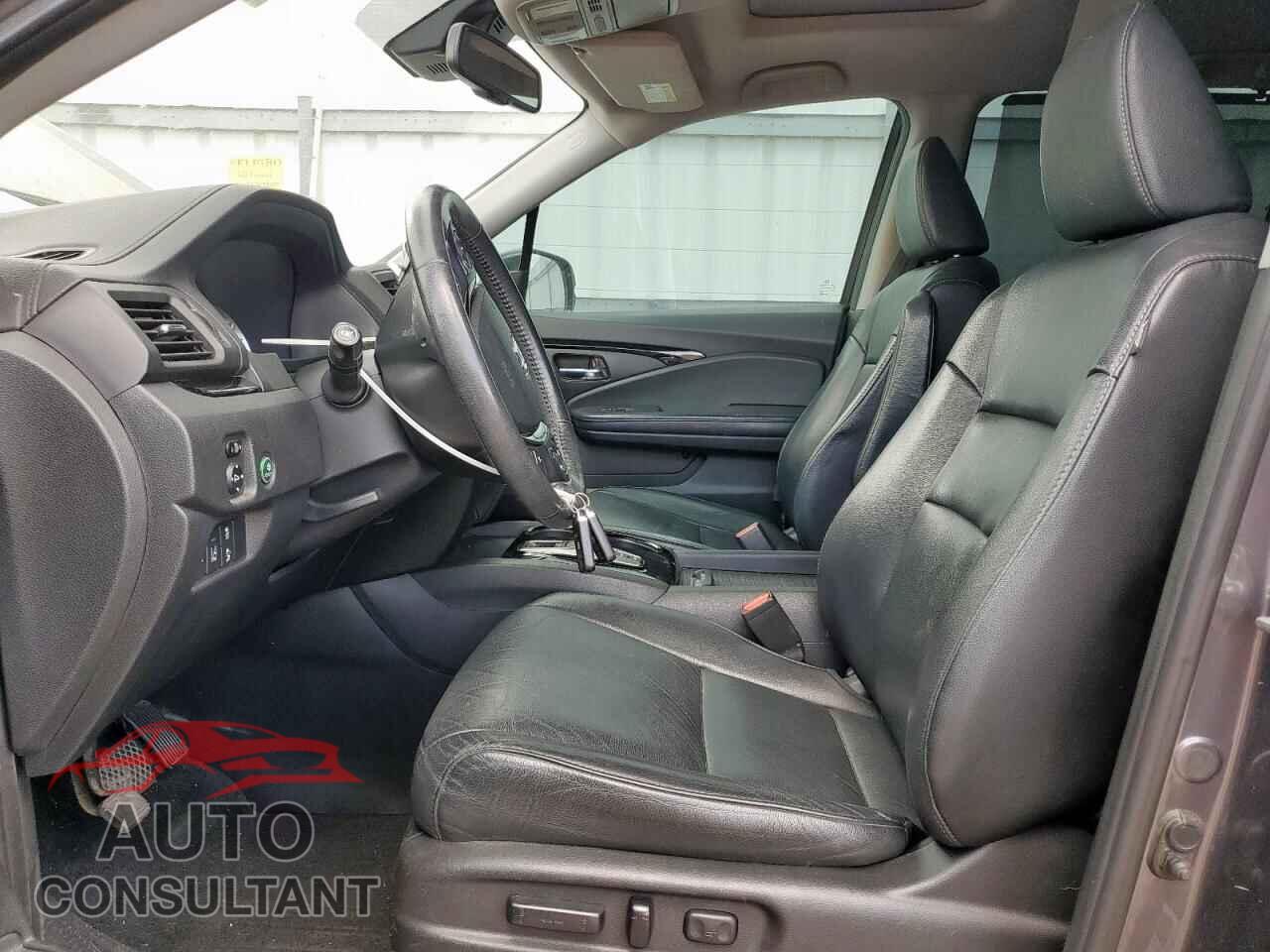 HONDA PILOT 2017 - 5FNYF5H99HB006569