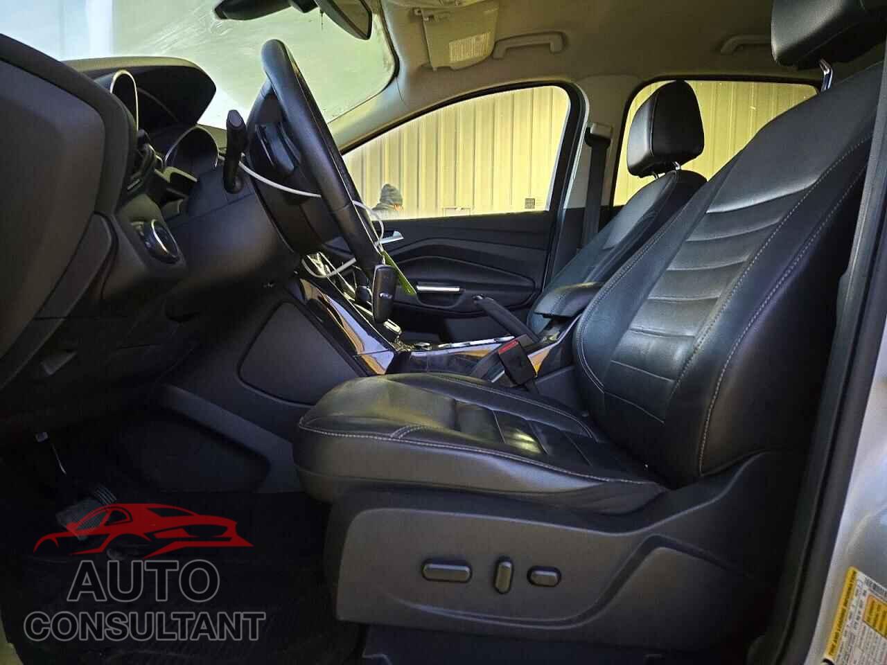 FORD ESCAPE 2016 - 1FMCU9J9XGUB18557