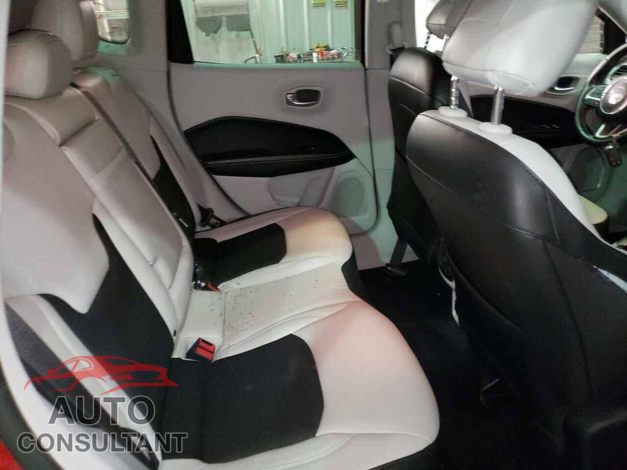 JEEP COMPASS 2018 - 3C4NJCBB3JT500452