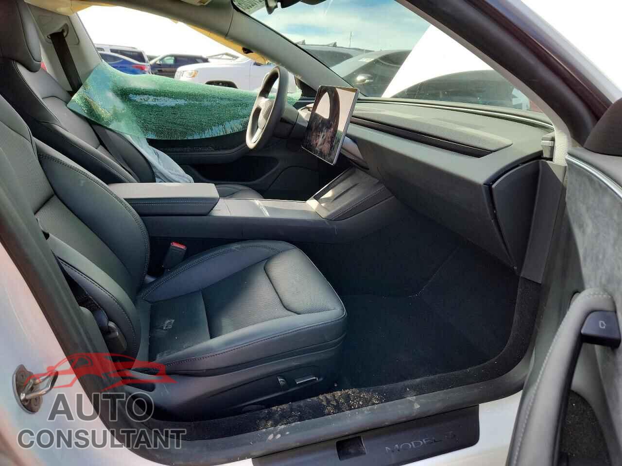 TESLA MODEL 3 2024 - 5YJ3E1EB5RF818403