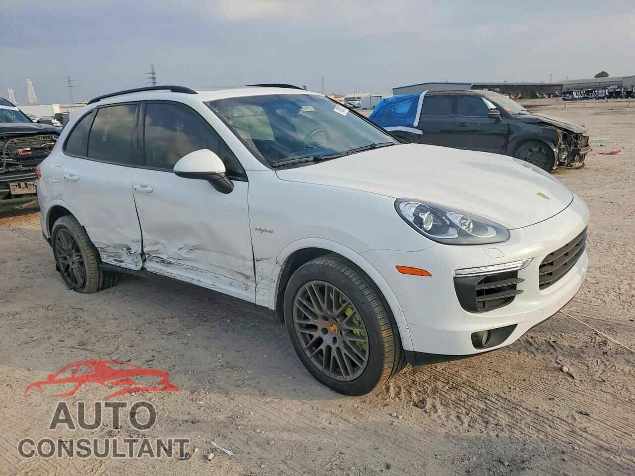 PORSCHE CAYENNE 2018 - WP1AE2A28JLA70345