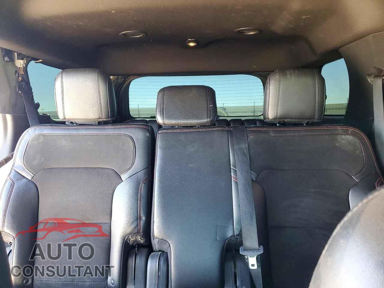 FORD EXPLORER 2018 - 1FM5K7D80JGB99712