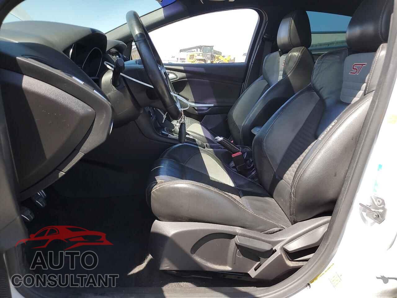 FORD FOCUS 2017 - 1FADP3L96HL245524