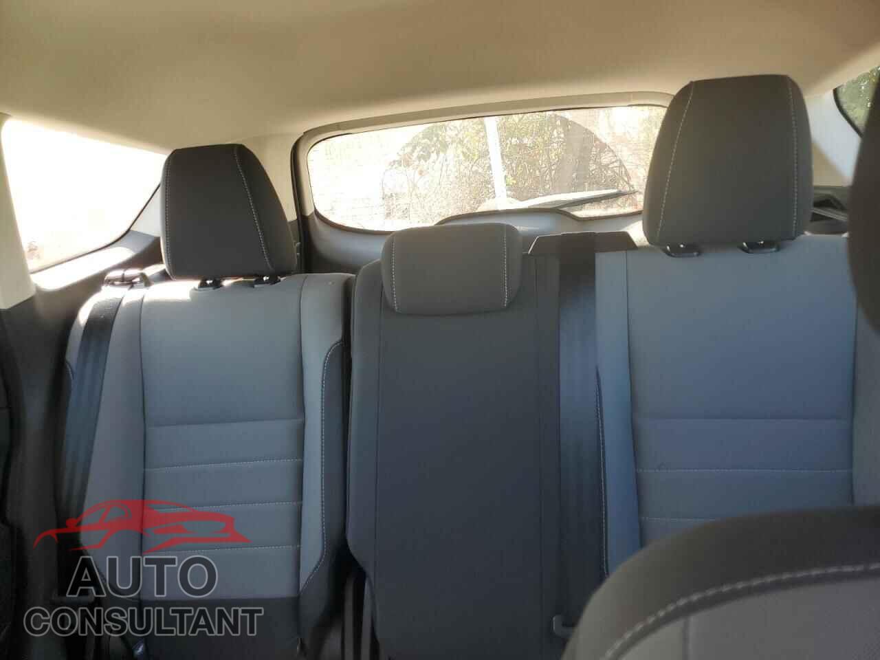 FORD ESCAPE 2017 - 1FMCU0F71HUC44357
