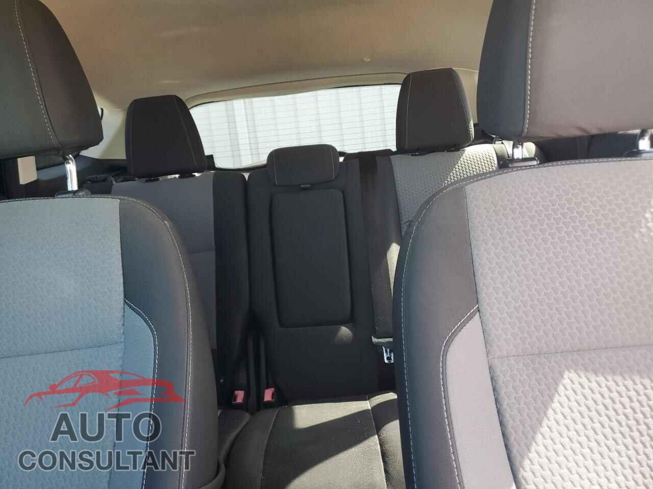 FORD ESCAPE 2017 - 1FMCU0GD2HUC97573