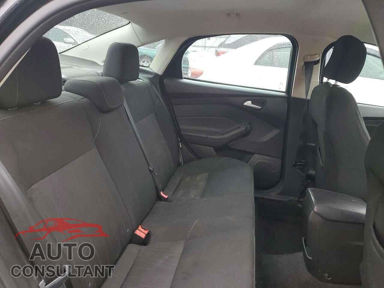 FORD FOCUS 2015 - 1FADP3F2XFL329163