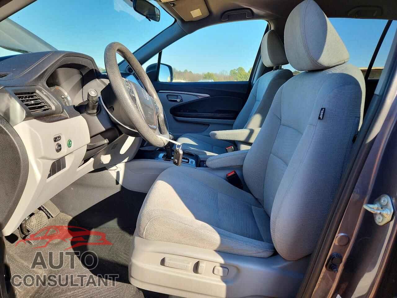 HONDA PILOT 2017 - 5FNYF6H34HB015357