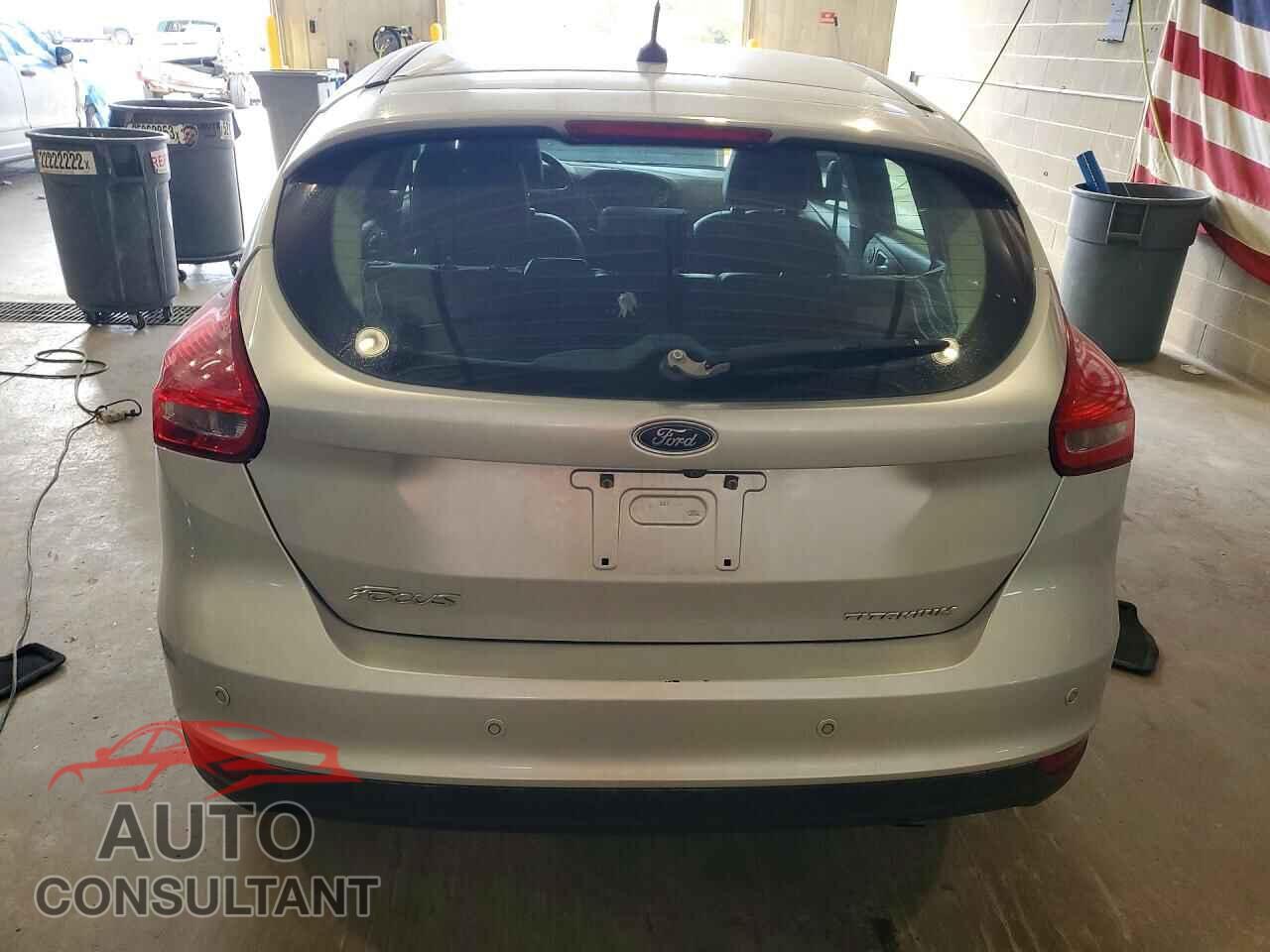 FORD FOCUS 2017 - 1FADP3N20HL308181