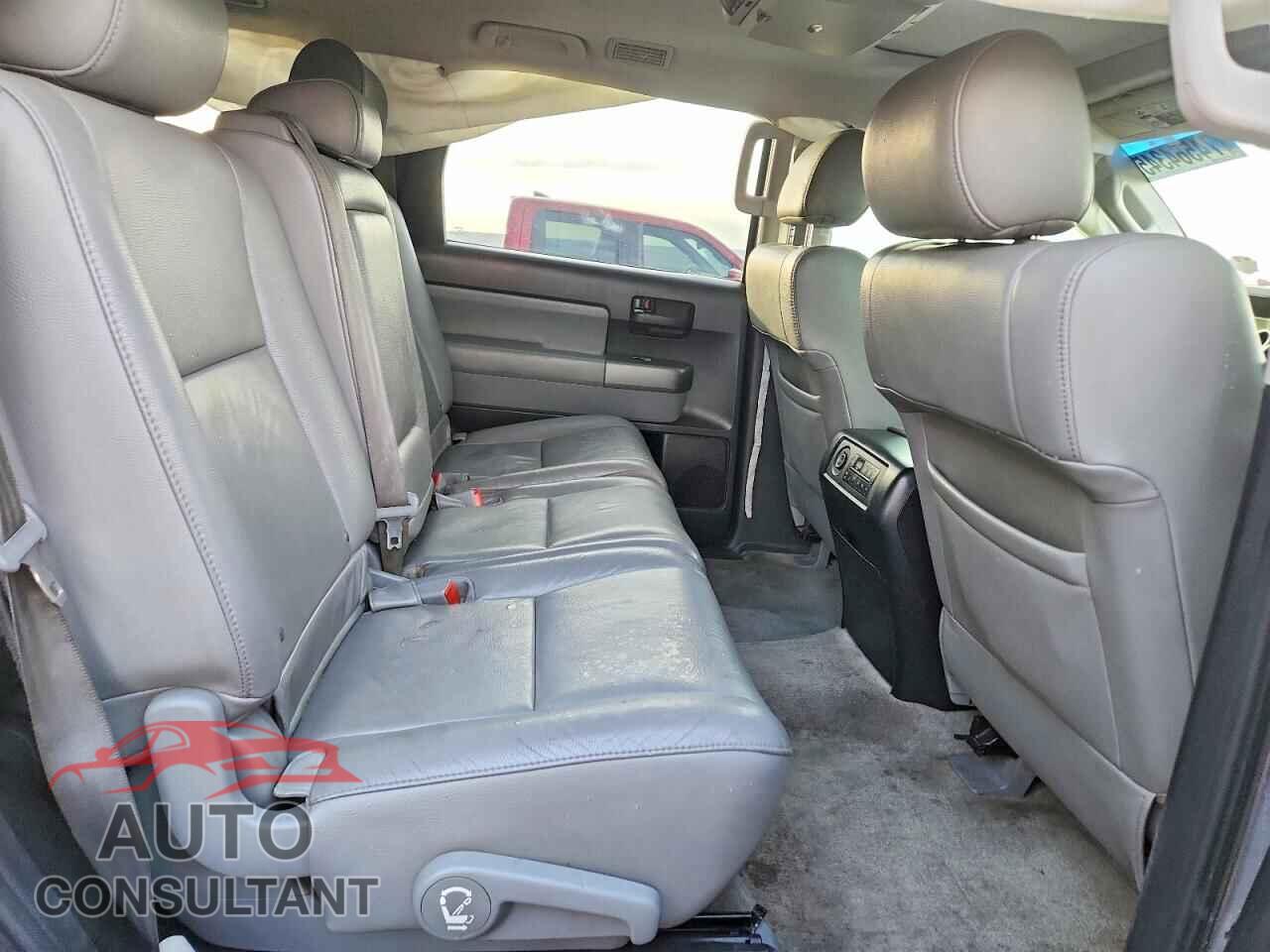 TOYOTA SEQUOIA 2011 - 5TDBY5G12BS053473