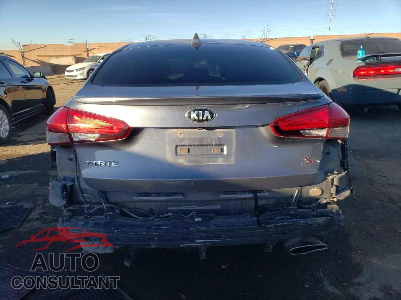 KIA FORTE 2018 - 3KPFL4A74JE200036