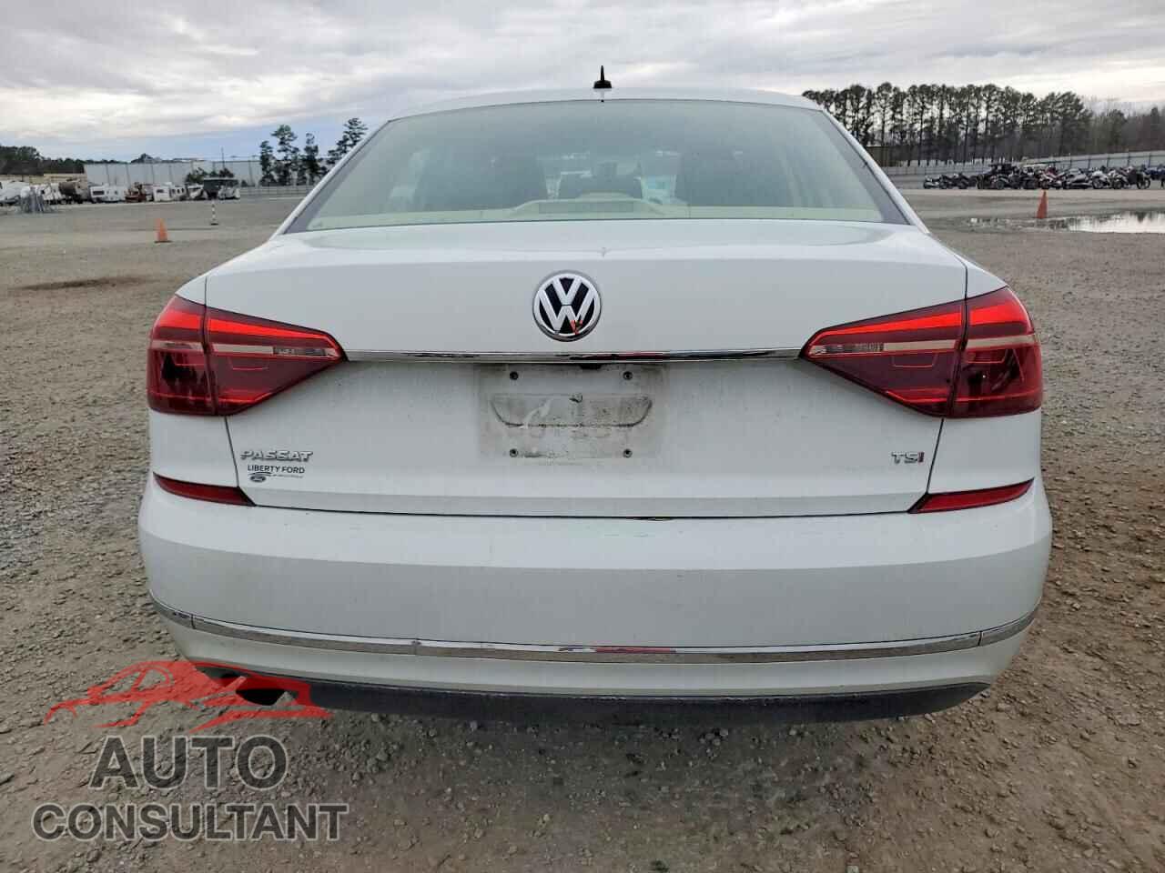 VOLKSWAGEN PASSAT 2017 - 1VWAT7A30HC079531