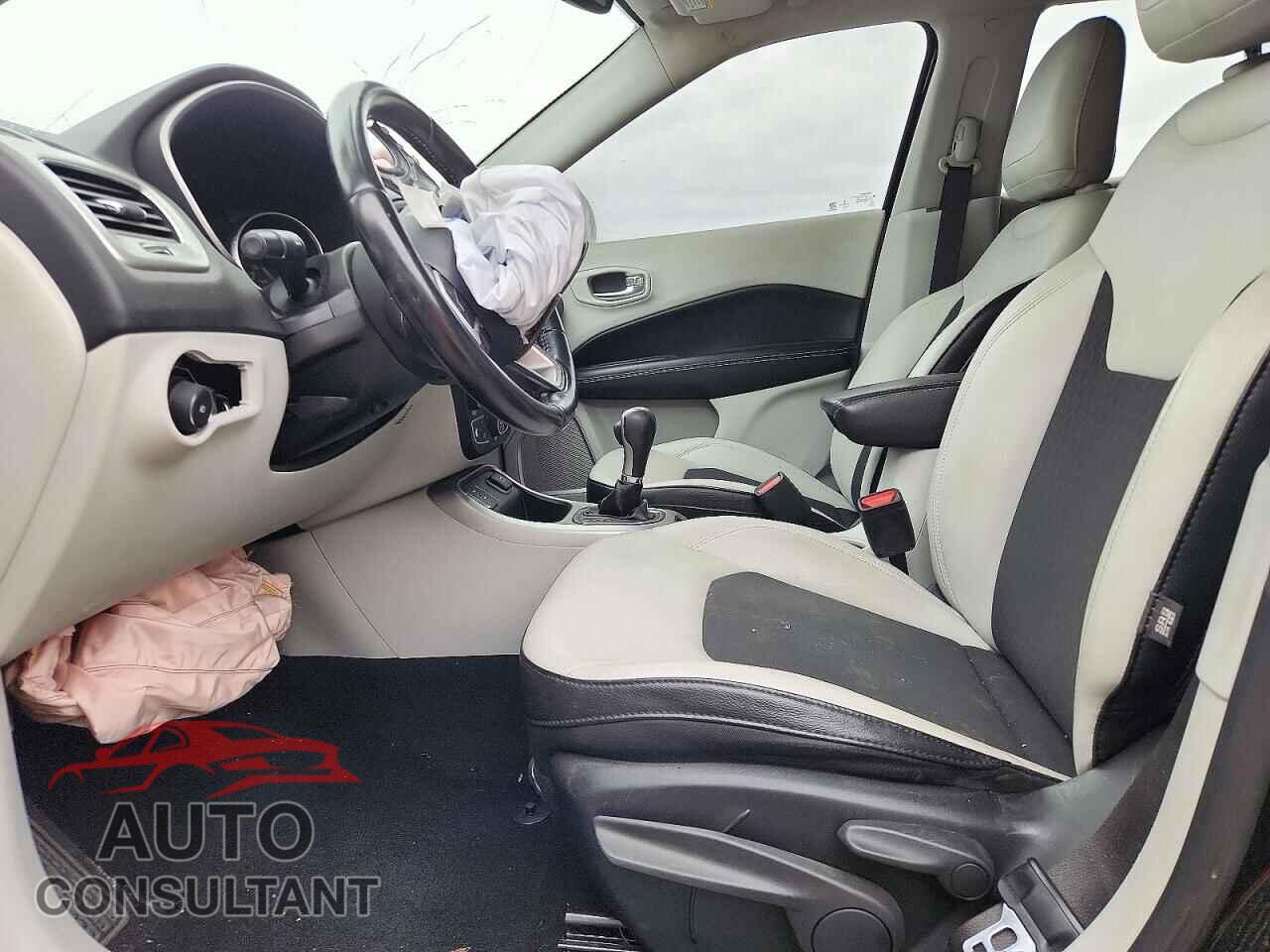 JEEP COMPASS 2019 - 3C4NJCBB1KT749317