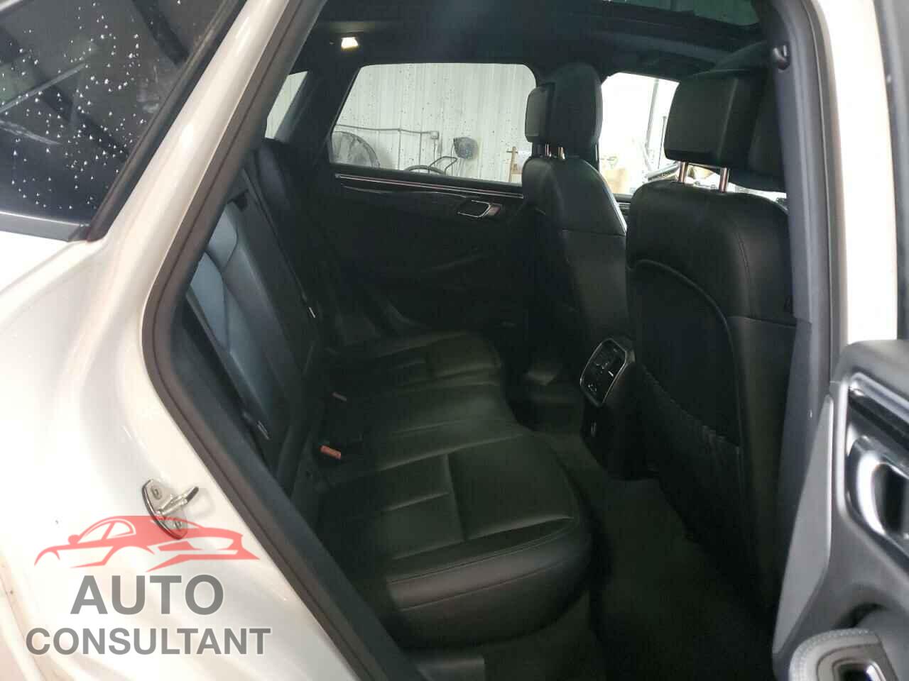 PORSCHE MACAN 2017 - WP1AA2A58HLB08902