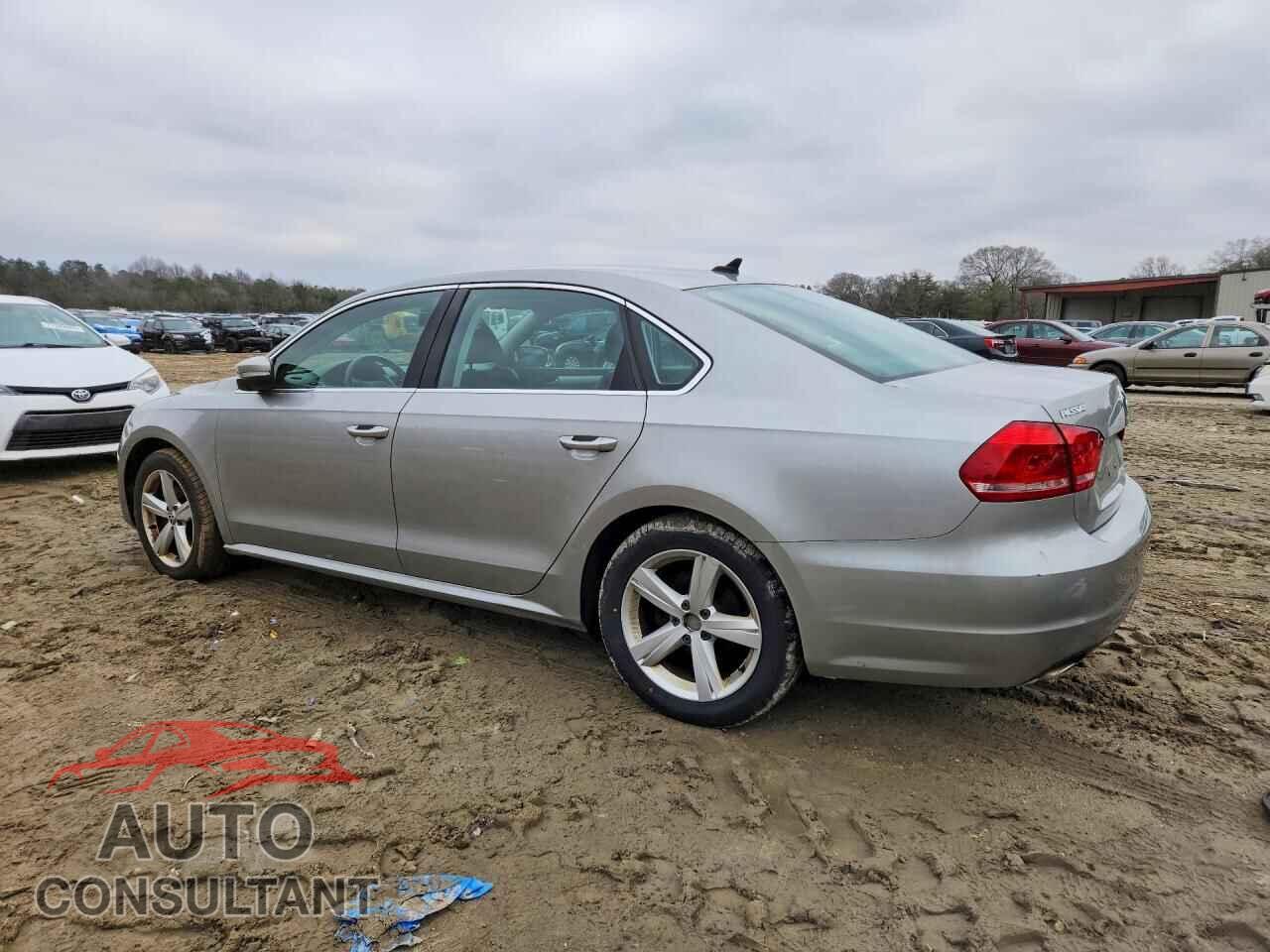 VOLKSWAGEN PASSAT 2013 - 1VWBP7A38DC018415
