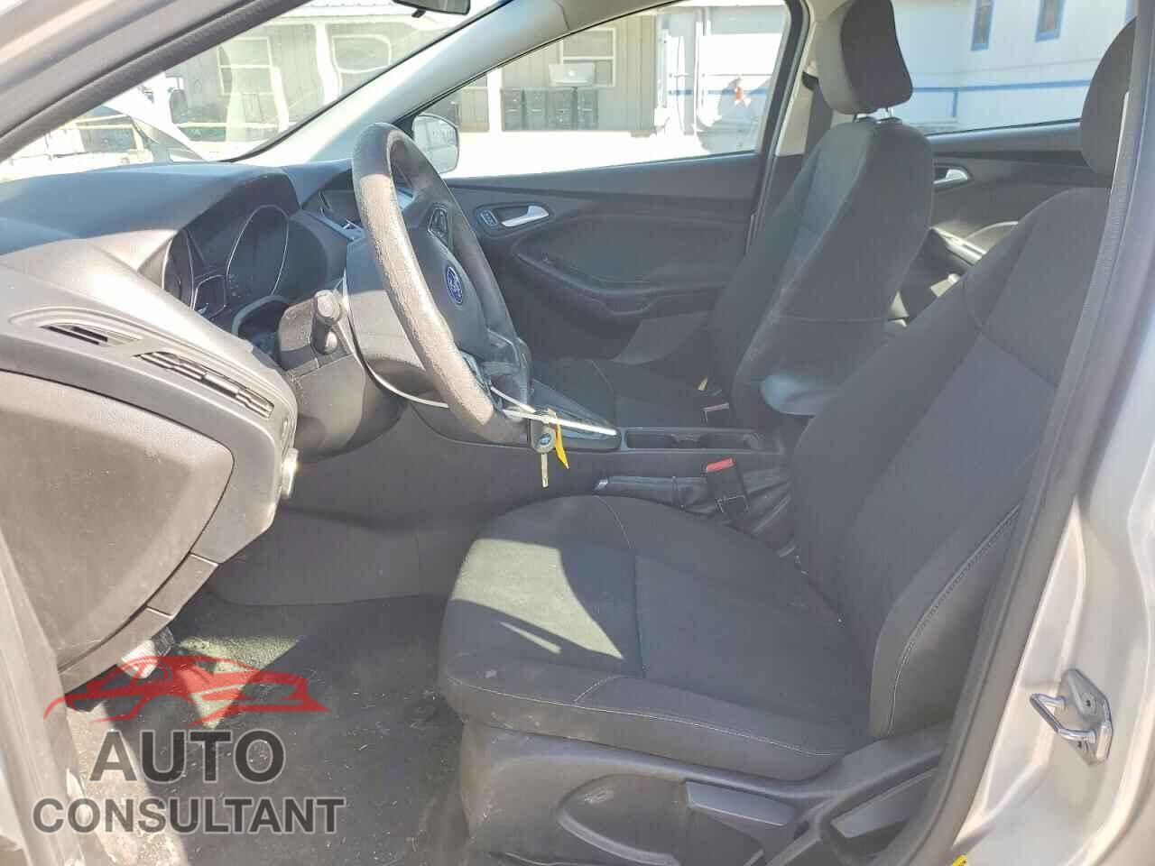 FORD FOCUS 2017 - 1FADP3F27HL271984