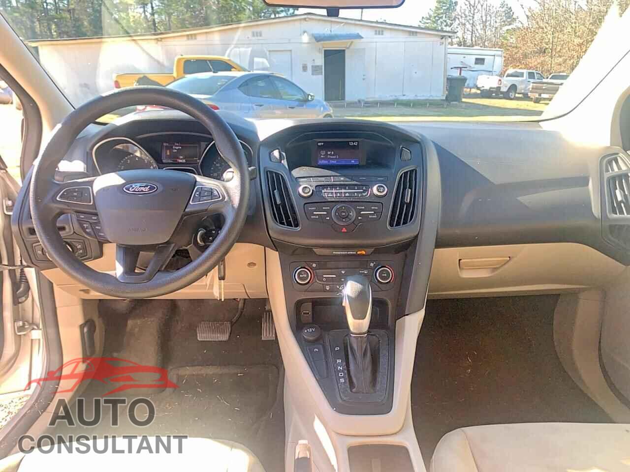 FORD FOCUS 2018 - 1FADP3FE2JL201521