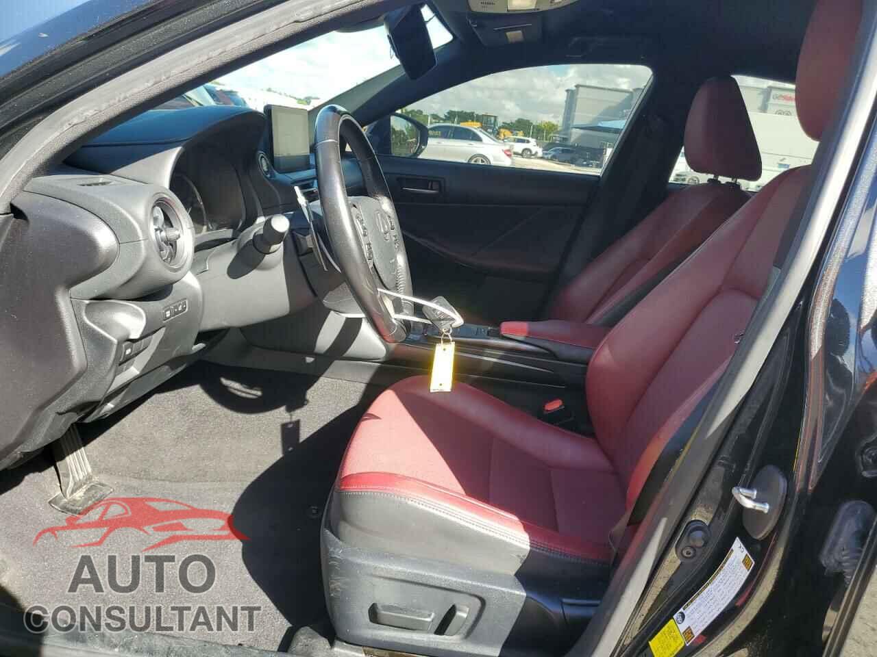 LEXUS IS 2021 - JTHAA1D22M5117315