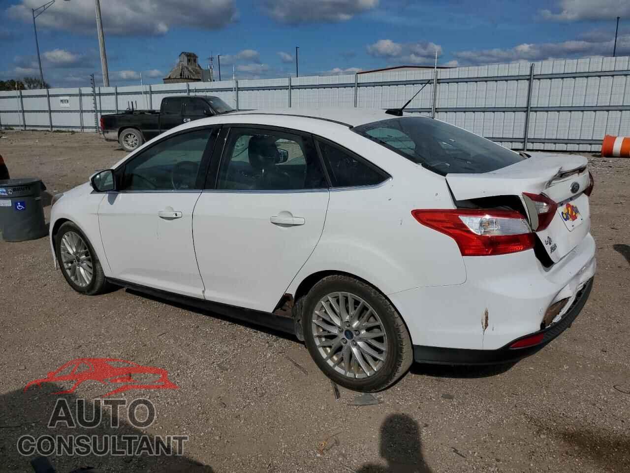 FORD FOCUS 2012 - 1FAHP3H22CL320354