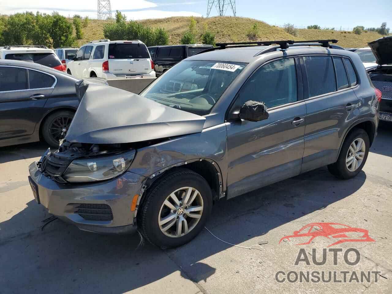 VOLKSWAGEN TIGUAN 2016 - WVGBV7AX2GW589456