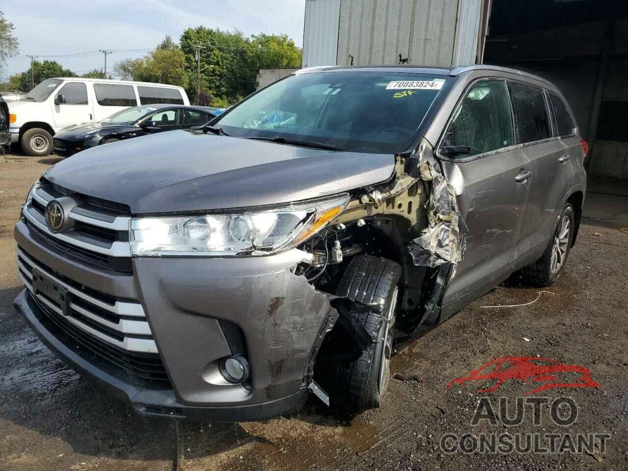 TOYOTA HIGHLANDER 2019 - 5TDJZRFH2KS585949