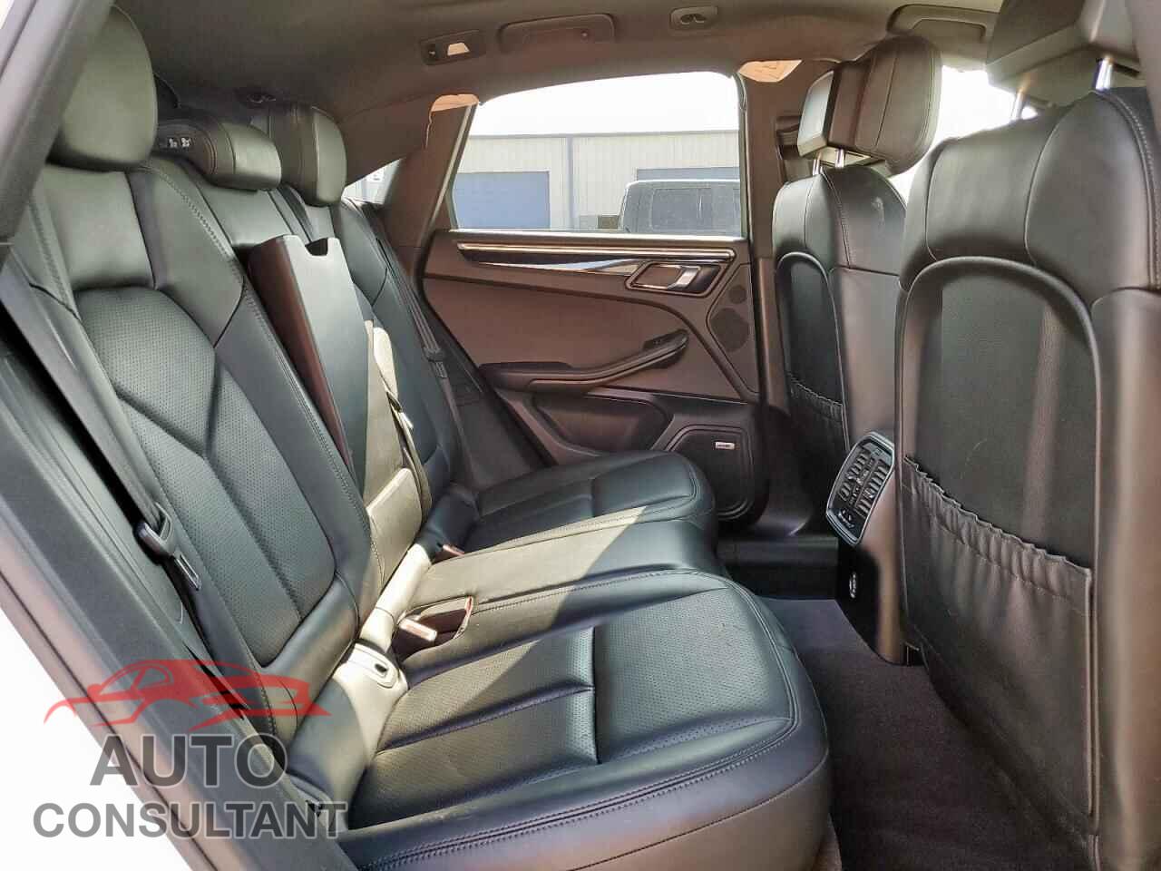 PORSCHE MACAN 2018 - WP1AA2A58JLB04662