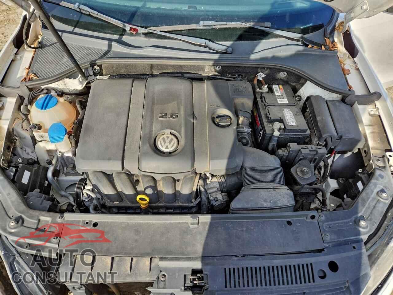 VOLKSWAGEN PASSAT 2014 - 1VWAP7A35EC002749
