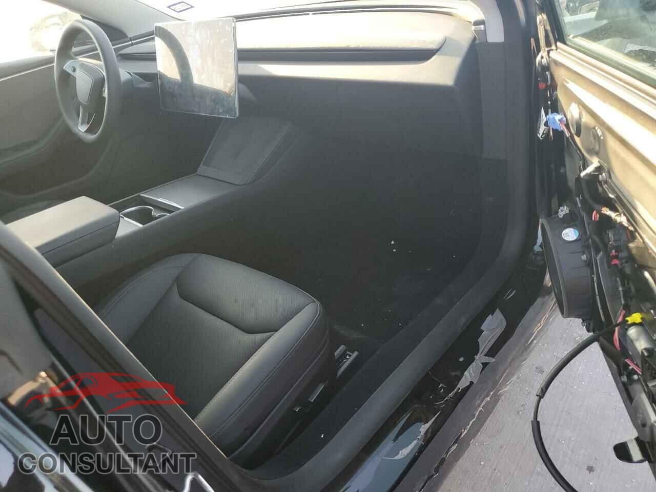 TESLA MODEL 3 2024 - 5YJ3E1EA7RF757837