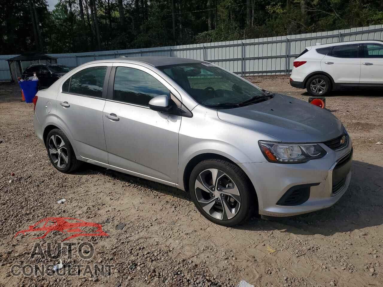 CHEVROLET SONIC 2017 - 1G1JF5SB8H4120141