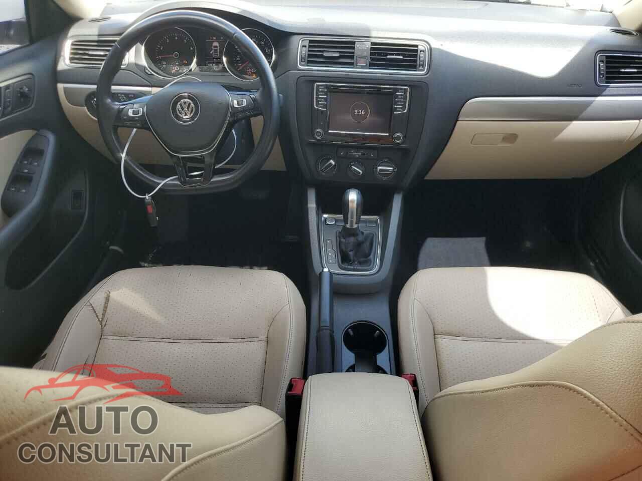 VOLKSWAGEN JETTA 2017 - 3VWDB7AJXHM266059