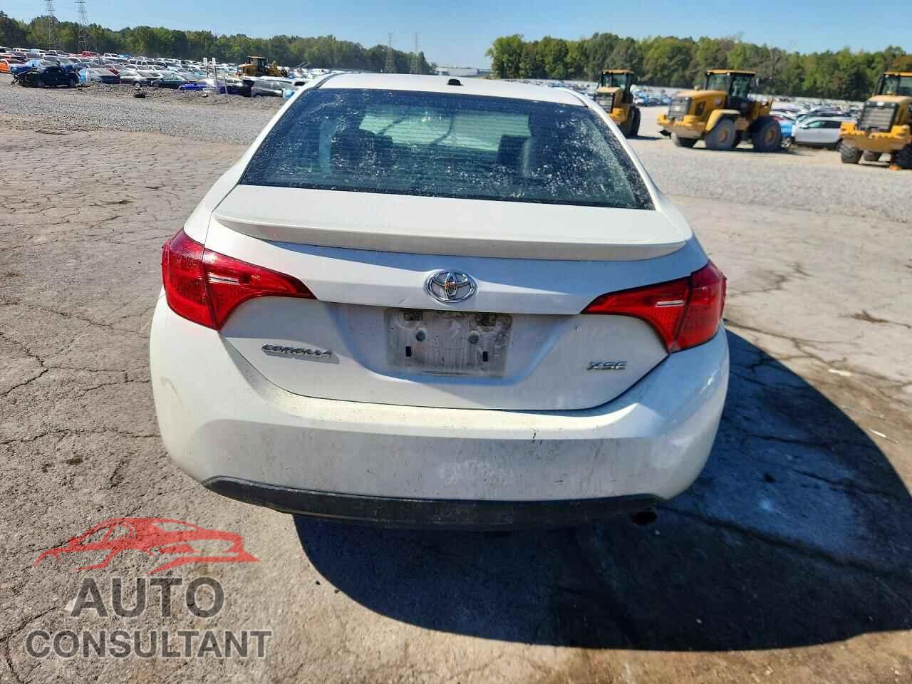 TOYOTA COROLLA 2018 - 5YFBURHEXJP826525