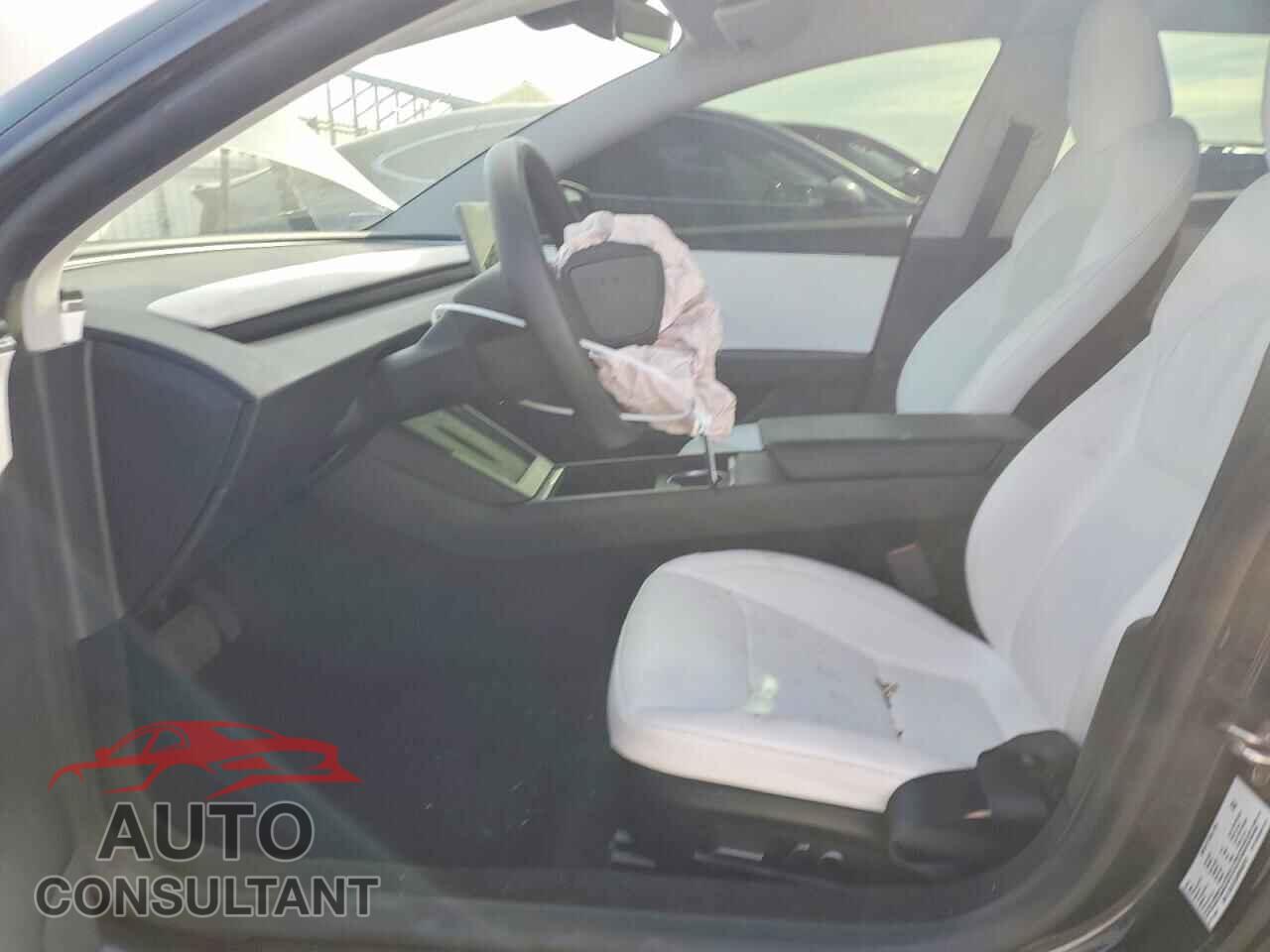 TESLA MODEL 3 2024 - 5YJ3E1EA9RF860726