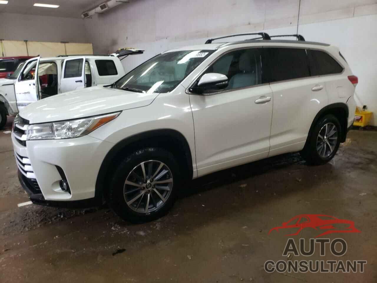TOYOTA HIGHLANDER 2018 - 5TDJZRFH6JS896346