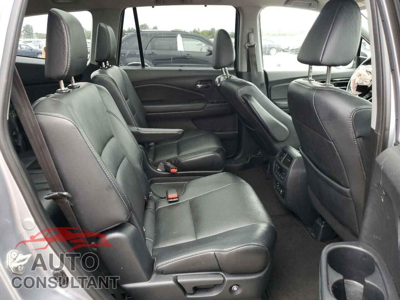 HONDA PILOT 2017 - 5FNYF6H08HB038579