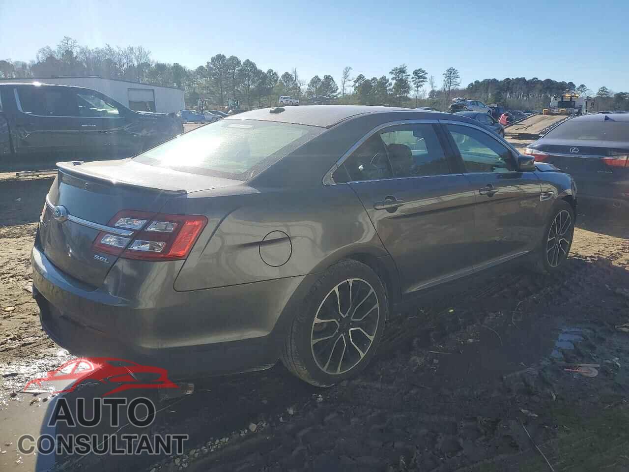 FORD TAURUS 2018 - 1FAHP2E81JG109297