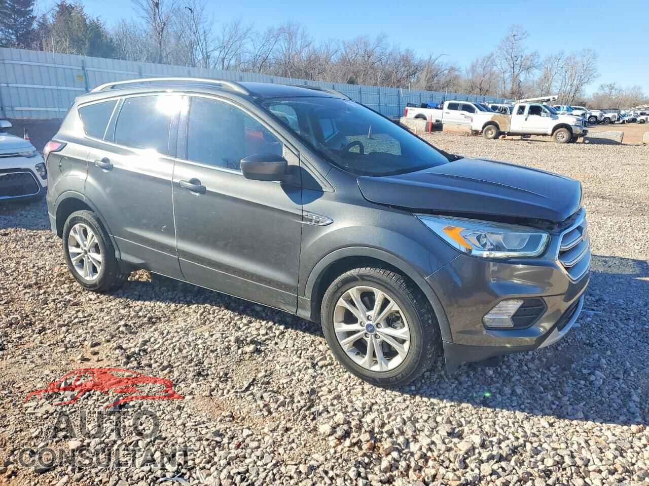 FORD ESCAPE 2017 - 1FMCU0G9XHUE07832