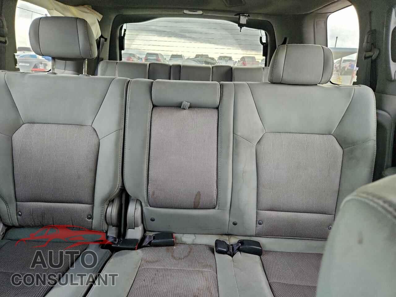 HONDA PILOT 2011 - 5FNYF4H49BB044101