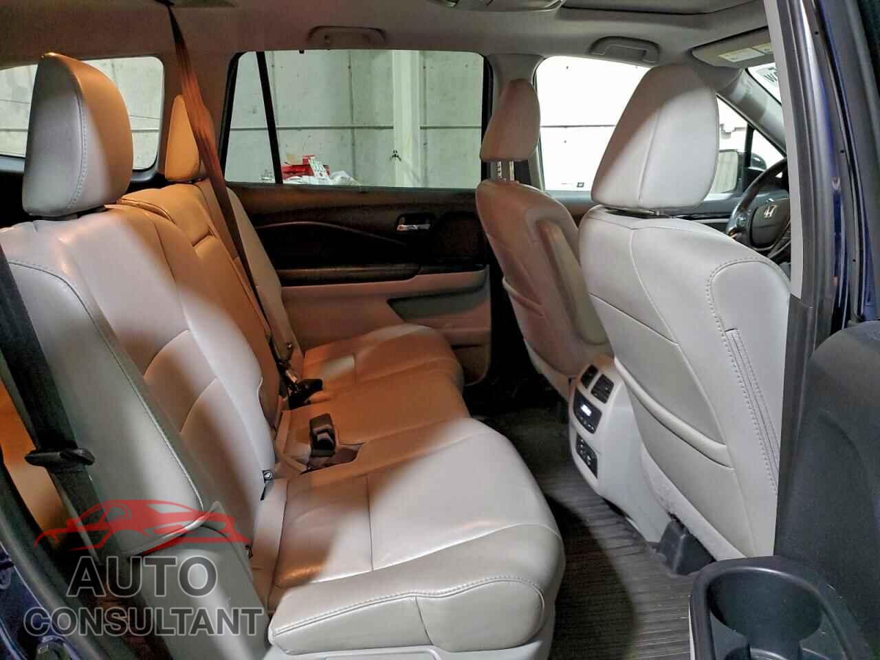 HONDA PILOT 2017 - 5FNYF6H99HB022745