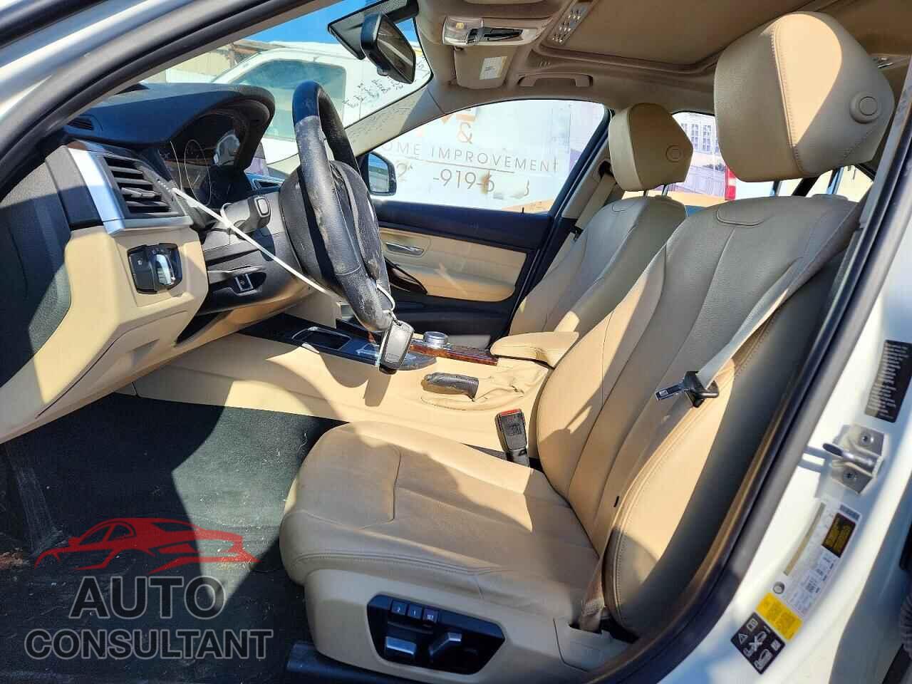 BMW 3 SERIES 2017 - WBA8A3C33HK692503