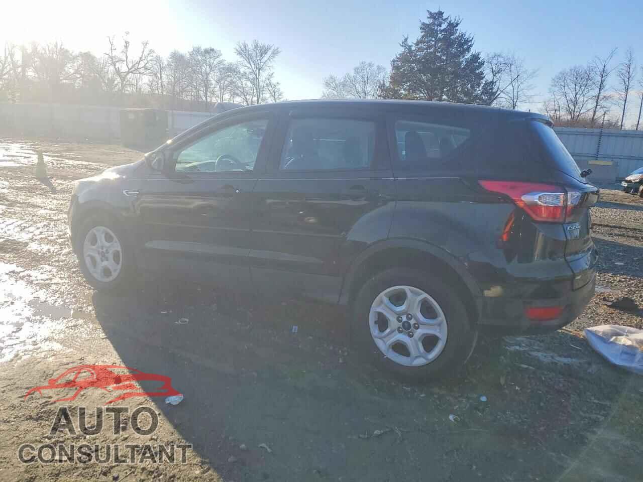 FORD ESCAPE 2018 - 1FMCU0F7XJUA01801