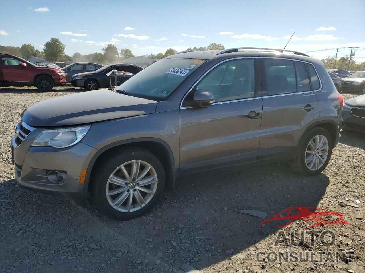 VOLKSWAGEN TIGUAN 2011 - WVGBV7AX8BW564327