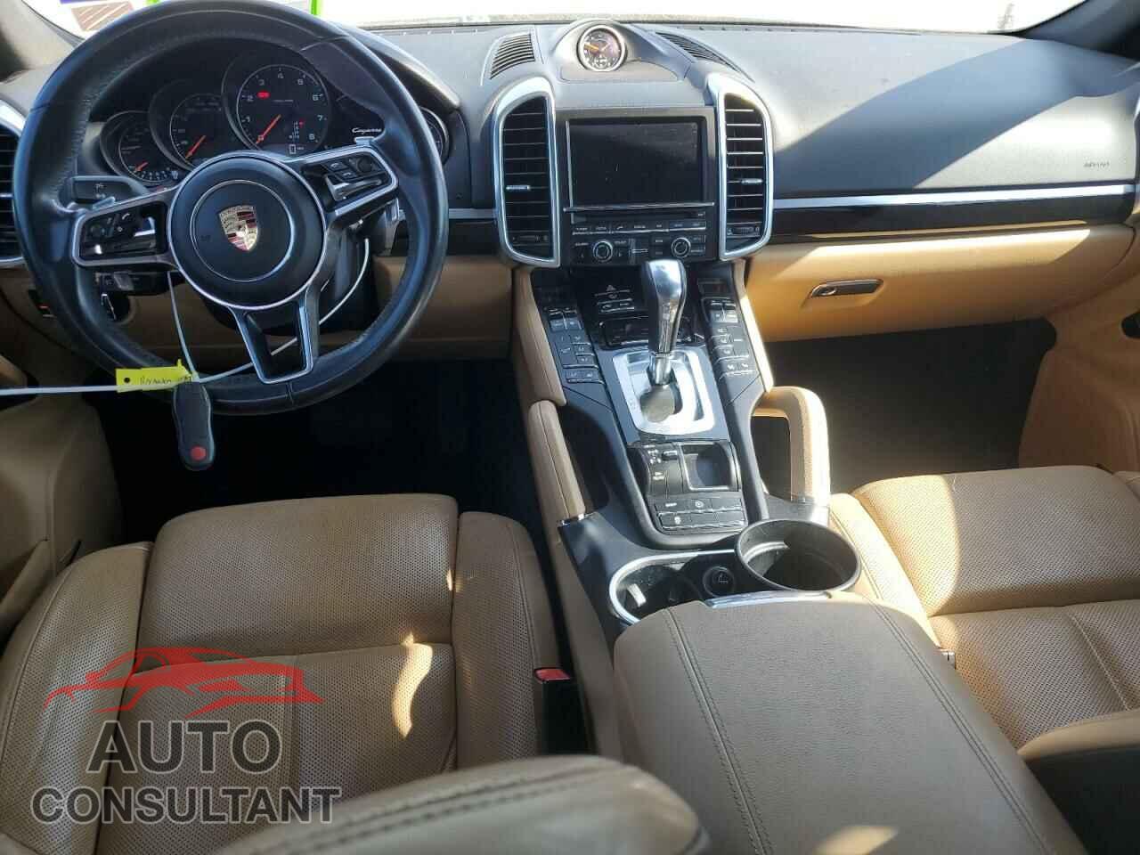 PORSCHE CAYENNE 2016 - WP1AA2A25GKA09464
