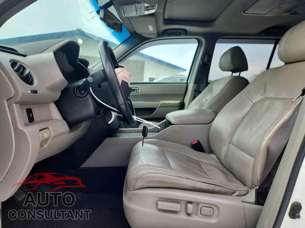 HONDA PILOT 2011 - 5FNYF4H64BB004803