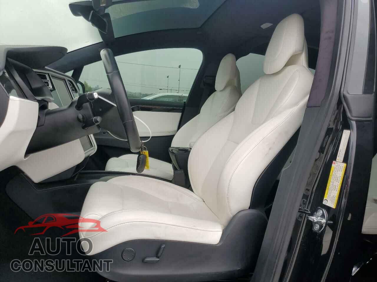 TESLA MODEL X 2018 - 5YJXCBE21JF092671
