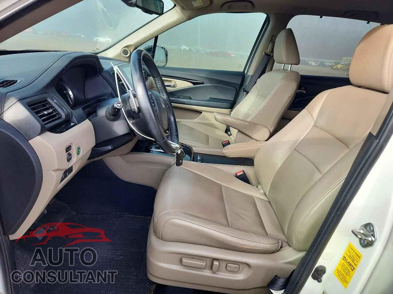 HONDA PILOT 2017 - 5FNYF6H96HB098326